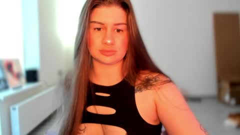 Snapshot of juicyhelenx chatting on May 2026 04:23:02 PM Elena online show from May 2026 04:23:02 PM