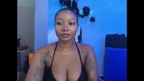juicyxpink online show from December 2025 07:09:01 PM