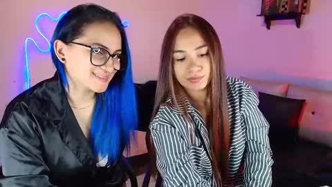 Snapshot of jules_n_gia chatting on March 2025 09:29:01 PM Jules and Gia online show from March 2025 09:29:01 PM