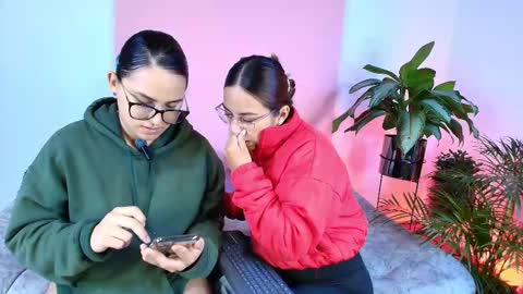 Jules and Gia online show from December 2025 07:10:02 PM