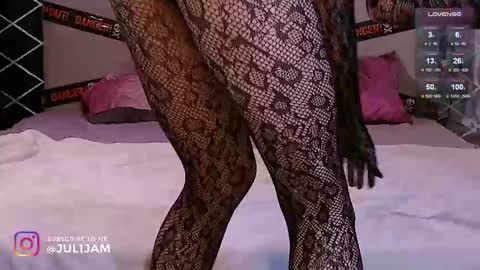 Snapshot of juli_jam chatting on October 2025 06:08:01 PM Hi call me July My fav speed 111222333666 PVT open online show from October 2025 06:08:01 PM