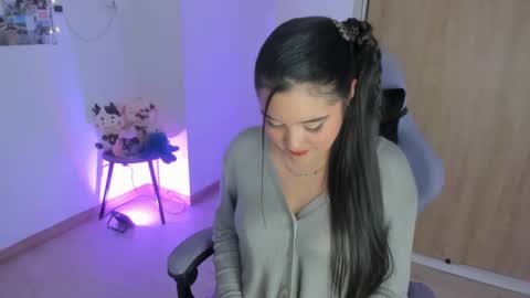 juli_santos_22 online show from September 2025 11:20:02 PM