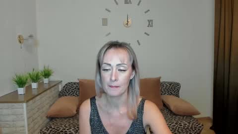 julia__cherry_ online show from December 2024 09:00:01 PM