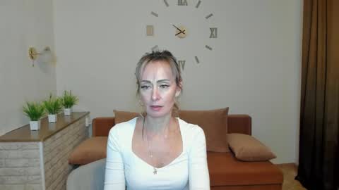 julia__cherry_ online show from December 2024 02:09:01 PM