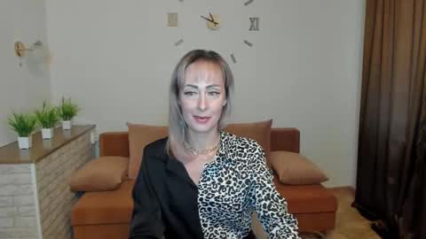 julia__cherry_ online show from December 2024 11:11:01 AM