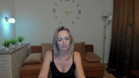 julia__cherry_ online show from January 2025 02:39:01 PM