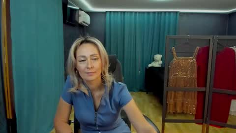julia__cherry_ online show from October 2025 12:26:01 PM