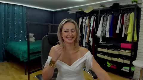 julia__cherry_ online show from December 2025 01:20:01 PM