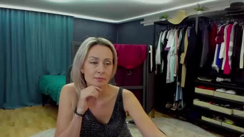 julia__cherry_ online show from April 2026 02:32:02 PM