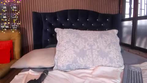 Julia online show from January 2026 08:45:01 PM