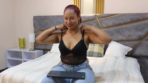 Julia Gomes online show from December 2024 05:07:02 PM