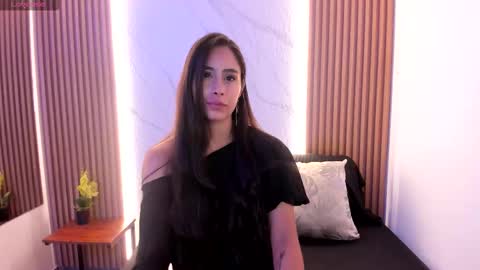 J U L IA   M A R T I N E Z online show from February 2026 11:36:02 AM