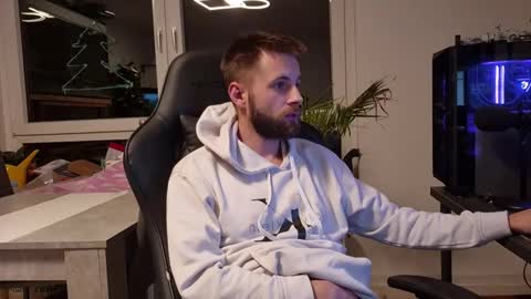 julia_official online show from January 2026 07:30:01 PM