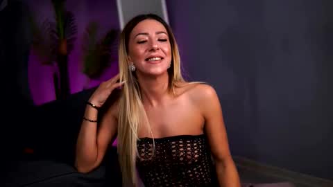 Julia online show from December 2025 04:20:03 AM