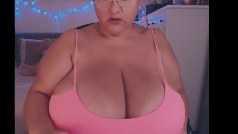 julialiones online show from December 2024 08:07:01 PM