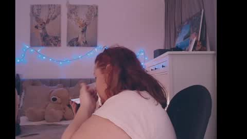 julialiones online show from February 2025 07:17:02 PM