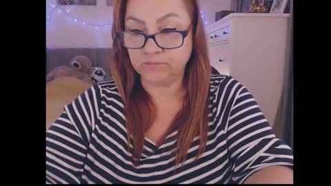 julialiones online show from November 2025 02:28:01 PM