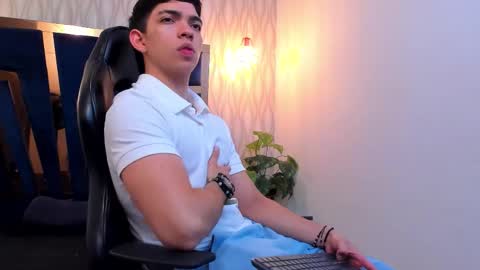 JULIAN  online show from January 2026 03:05:01 PM