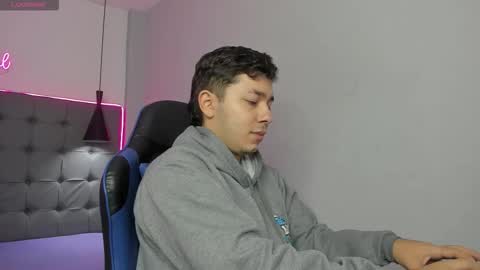 julian_smith21 online show from February 2026 12:27:01 PM