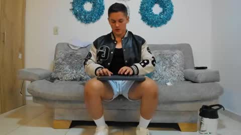 julian_wallace online show from January 2025 01:56:02 AM