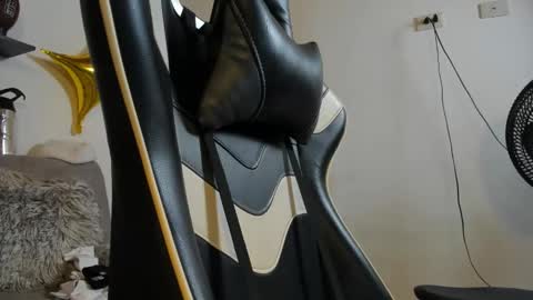 julian_wallace online show from September 2025 03:03:02 PM