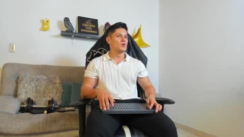 julian_wallace online show from October 2025 12:54:01 AM