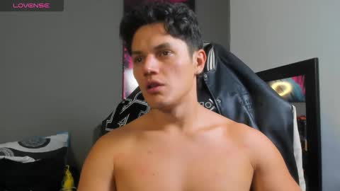 Snapshot of julian_wallace chatting on June 2026 04:16:02 PM julian_wallace online show from June 2026 04:16:02 PM