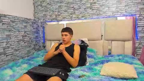 julian online show from October 2025 03:23:02 PM