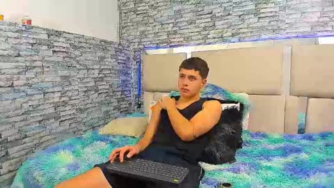 julian online show from October 2025 03:25:02 PM