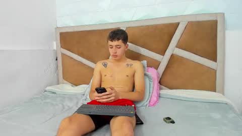 julian online show from November 2025 05:00:02 PM