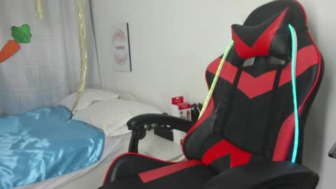 Julian online show from April 2026 07:00:01 PM