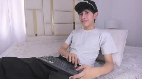 Snapshot of julian_xp chatting on July 2026 07:39:01 PM Julian online show from July 2026 07:39:01 PM