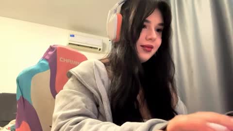 Snapshot of julianesanzo chatting on May 2026 09:15:02 AM MIa online show from May 2026 09:15:02 AM