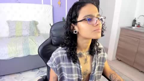 julianne_7 online show from February 2026 02:06:01 PM