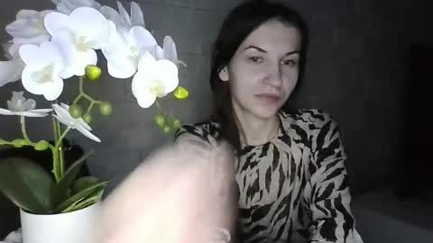 Julia online show from April 2026 07:07:02 PM