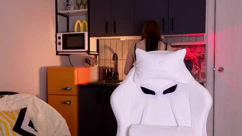 julidropp online show from December 2025 06:06:01 PM