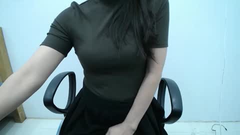 julie9x online show from November 2025 09:03:02 PM