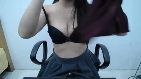 julie9x online show from February 2026 07:54:01 PM