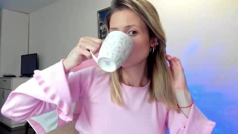 Snapshot of julie_flores chatting on September 2025 04:42:01 PM Julie online show from September 2025 04:42:01 PM