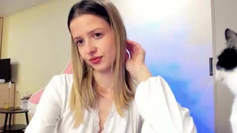 Snapshot of julie_flores chatting on October 2025 03:02:02 PM Julie online show from October 2025 03:02:02 PM