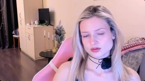 Snapshot of julie_flores chatting on November 2025 02:55:02 PM Julie online show from November 2025 02:55:02 PM