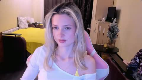 Snapshot of julie_flores chatting on November 2025 02:06:01 PM Julie online show from November 2025 02:06:01 PM