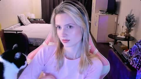 Snapshot of julie_flores chatting on November 2025 04:32:02 PM Julie online show from November 2025 04:32:02 PM