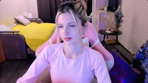 Snapshot of julie_flores chatting on December 2025 04:01:01 PM Julie online show from December 2025 04:01:01 PM