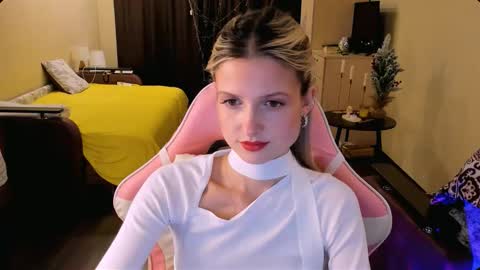 Snapshot of julie_flores chatting on December 2025 02:45:02 PM Julie online show from December 2025 02:45:02 PM