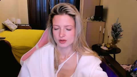 Snapshot of julie_flores chatting on December 2025 08:43:01 AM Julie online show from December 2025 08:43:01 AM