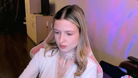 Snapshot of julie_flores chatting on January 2026 03:03:02 PM Julie online show from January 2026 03:03:02 PM