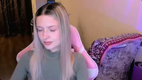 Snapshot of julie_flores chatting on January 2026 03:50:01 PM Julie online show from January 2026 03:50:01 PM