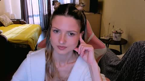 Snapshot of julie_flores chatting on February 2026 06:19:02 AM Julie online show from February 2026 06:19:02 AM