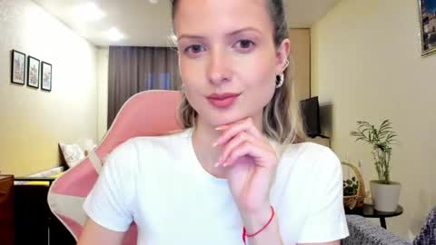 Snapshot of julie_flores chatting on June 2026 04:53:01 PM Julie online show from June 2026 04:53:01 PM